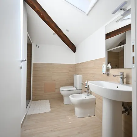 Charm And Quiet Katánie