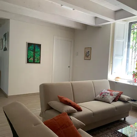 Charm And Quiet Penzion Katánie