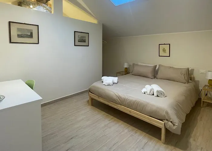 Charm And Quiet كاتانيا